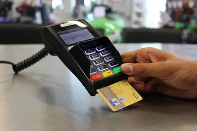 Découvrez l'e-carte bleue banque postale nomade pour 2026 : sécurité et flexibilité