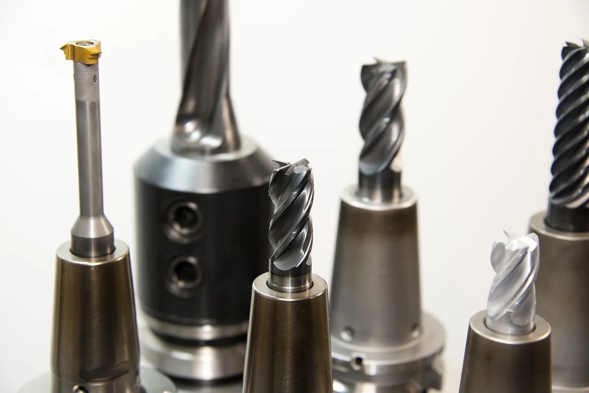 Les outils indispensables pour une signalétique pro