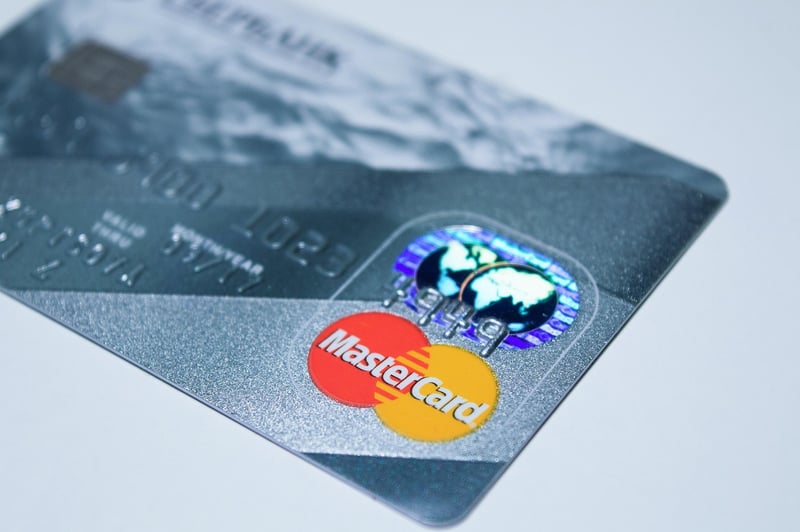 une carte en plastique